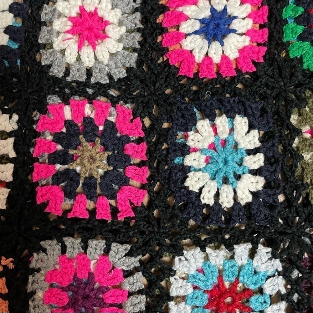 Handmade Granny Square Crochet Sleeveless Crop Top NWOT - Picture 3 of 3